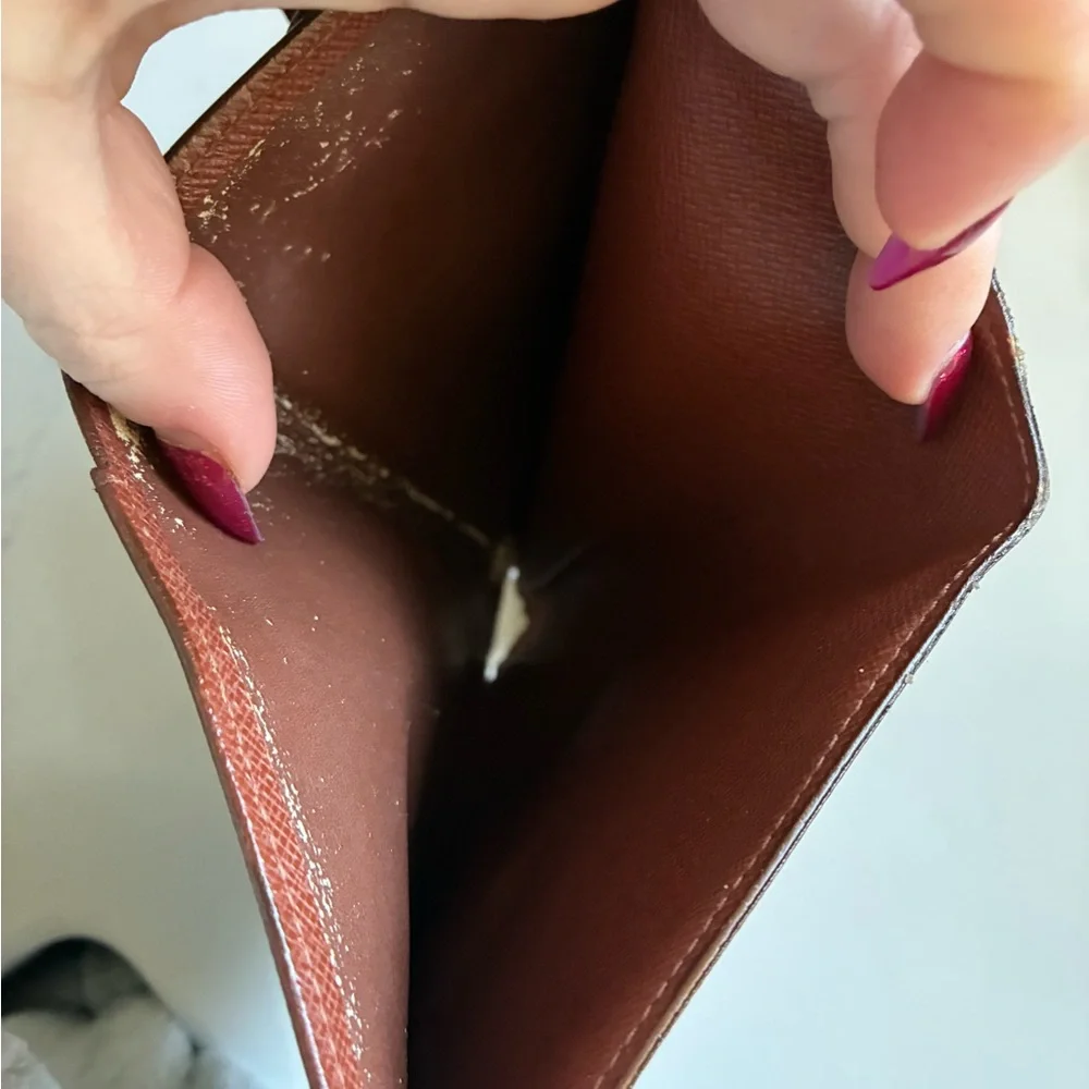 Louis Vuitton- Authentic 🍀 Large Brown Monogram Clutch - Picture 9 of 14